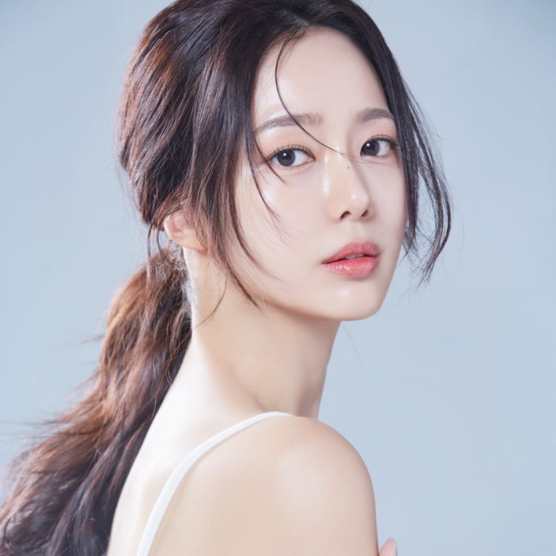 조서연 아나운서 패션: 블루 원피스부터 수영복 데님 코디까지 조서연 아나운서 패션: 블루 원피스부터 수영복 데님 코디까지