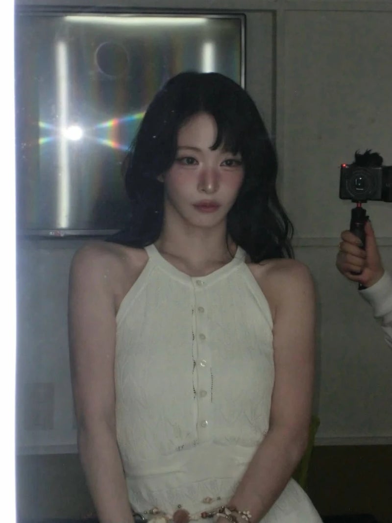 프로미스나인 이채영 패션: 플라워 드레스부터 홀터넥까지 청순 글래머 룩