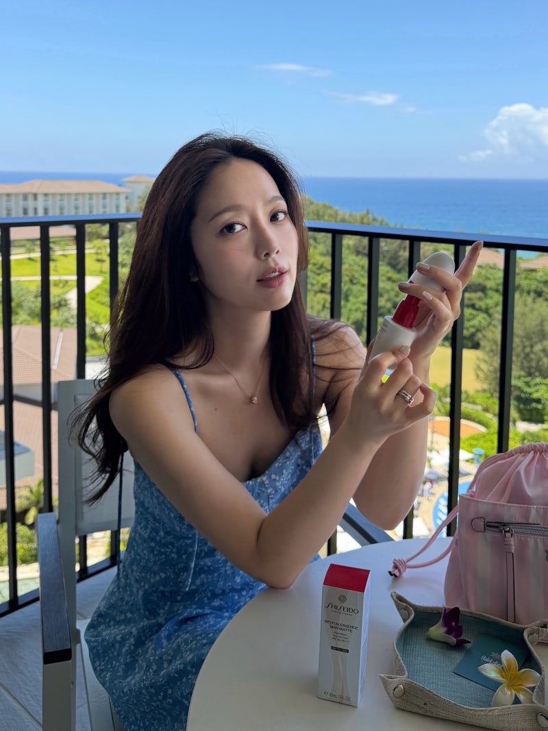 조서연 아나운서 패션: 블루 원피스부터 수영복·데님룩 총정리