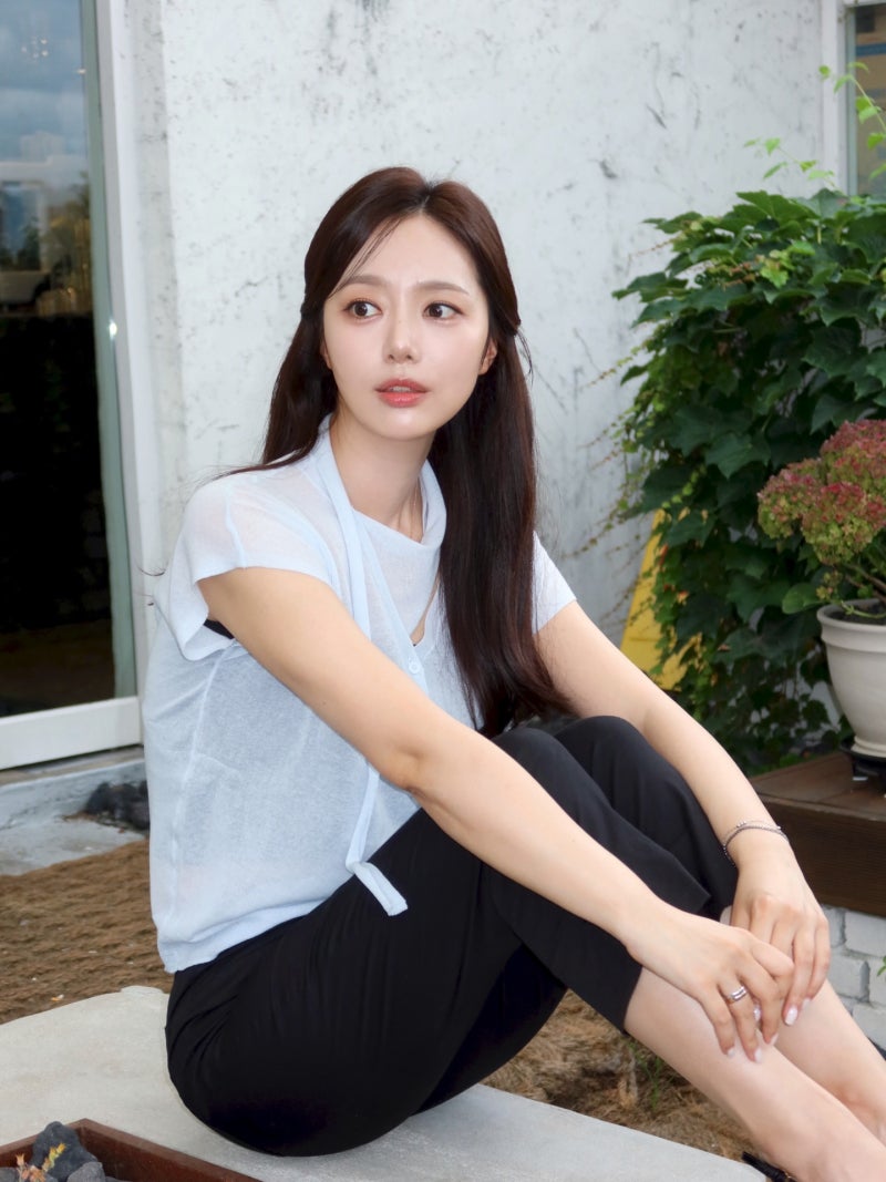 조서연 아나운서 패션: 블루 원피스부터 수영복·데님룩 총정리
