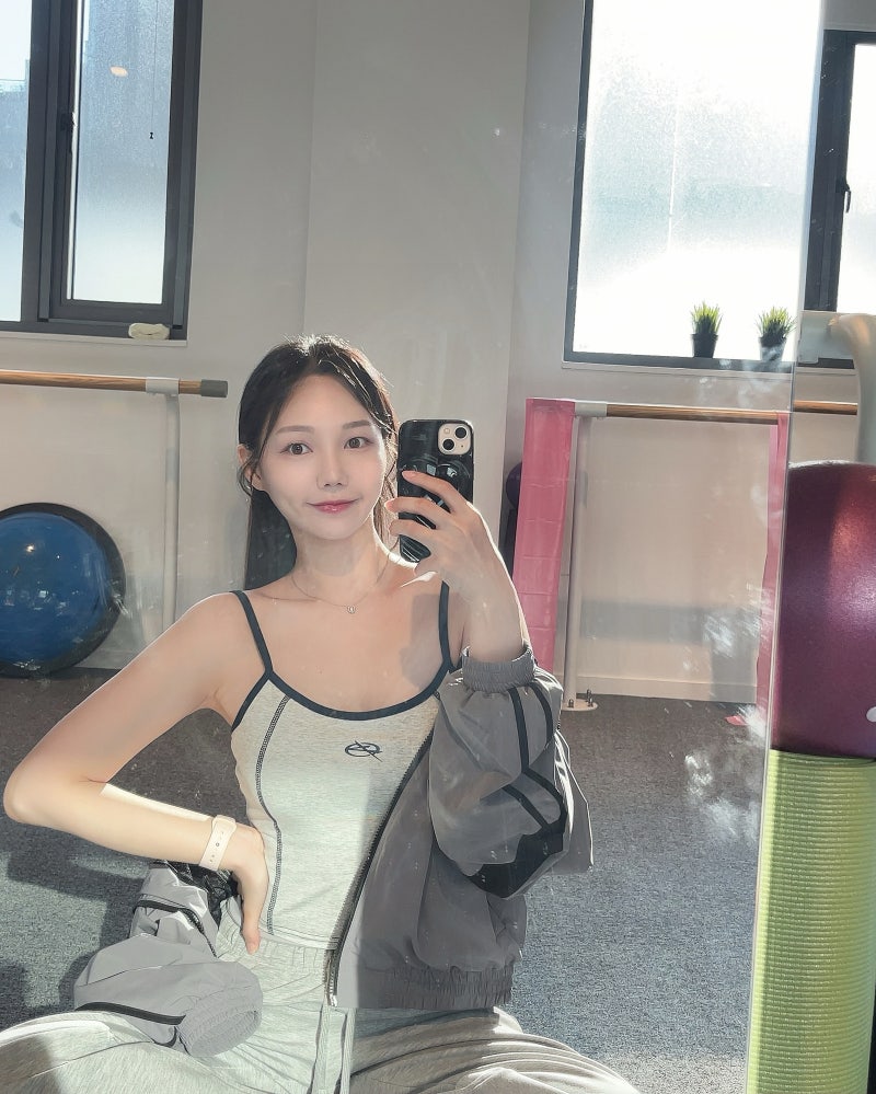 전 치어리더 신수인 데일리룩: 크롭 티부터 스씸웨어까지 패션 총정리