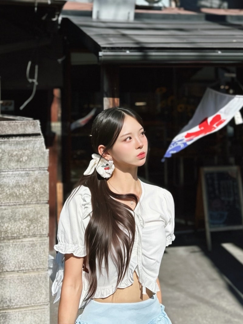 치어리더 박하정 패션 분석: 바다 수영복부터 딸기 카디건까지