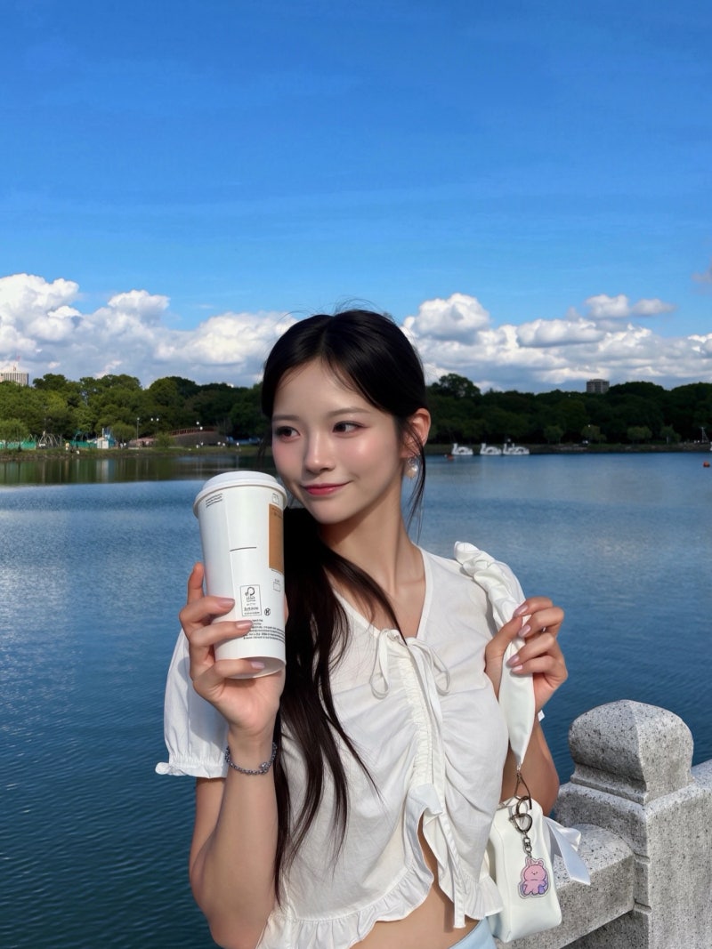 치어리더 박하정 패션 분석: 바다 수영복부터 딸기 카디건까지