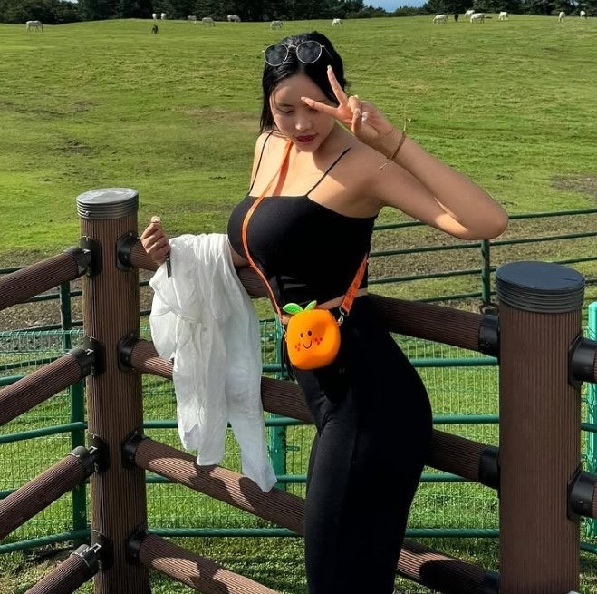 前 치어리더 박성아, 모두를 놀라게 했던 반전 비주얼과 올블랙 패션의 정석
