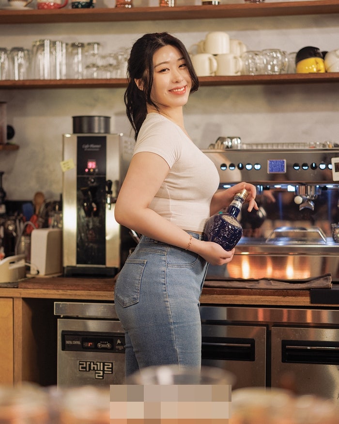 골반만 44인치 가장 섹시한 바리스타 모델 하리 룩
