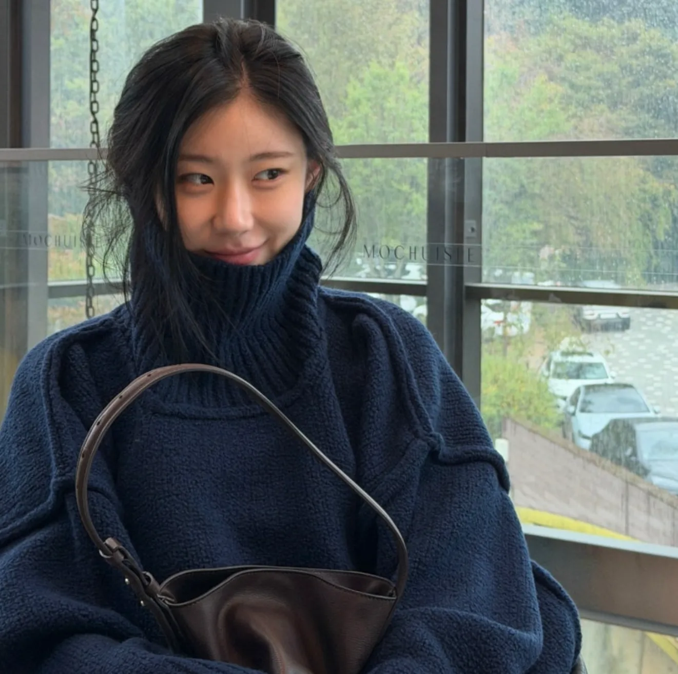 있지 채령 가죽 재킷 오버핏 니트 가을 레이어드 코디