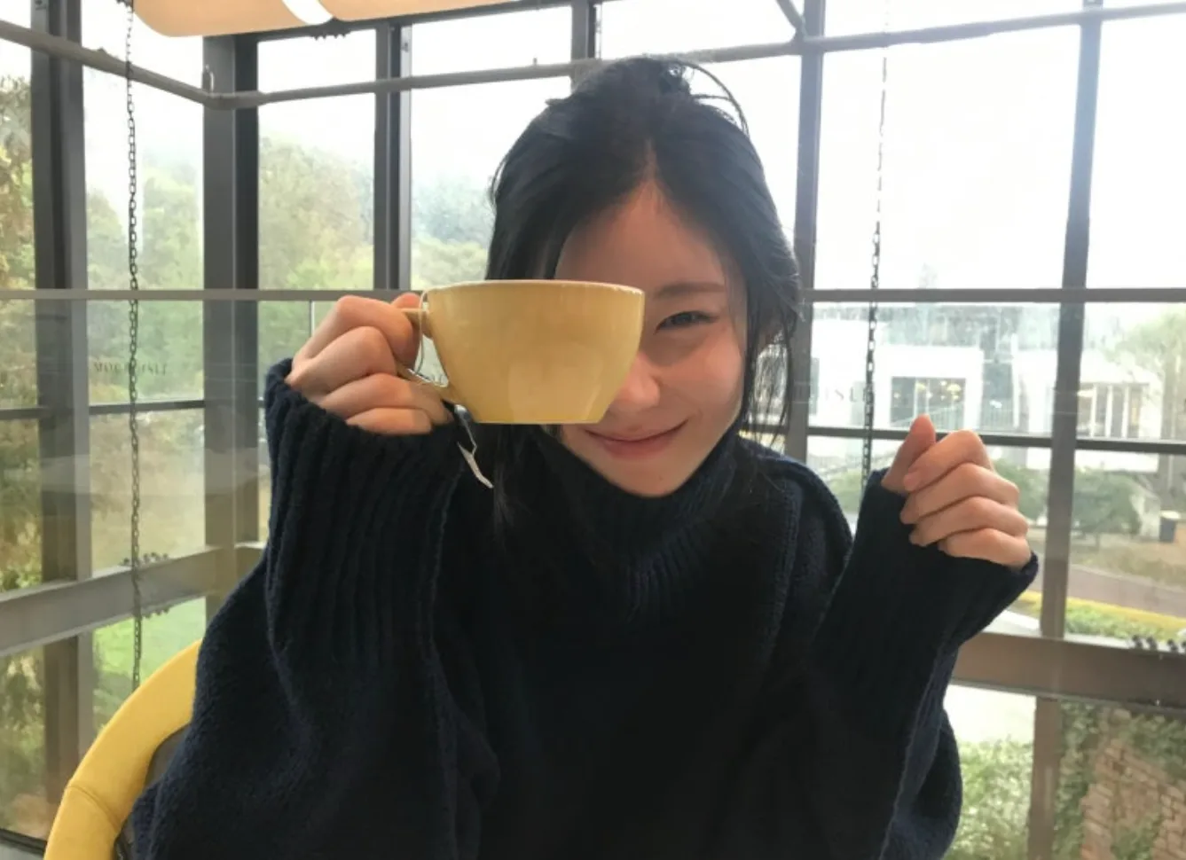 있지 채령 가죽 재킷 오버핏 니트 가을 레이어드 코디