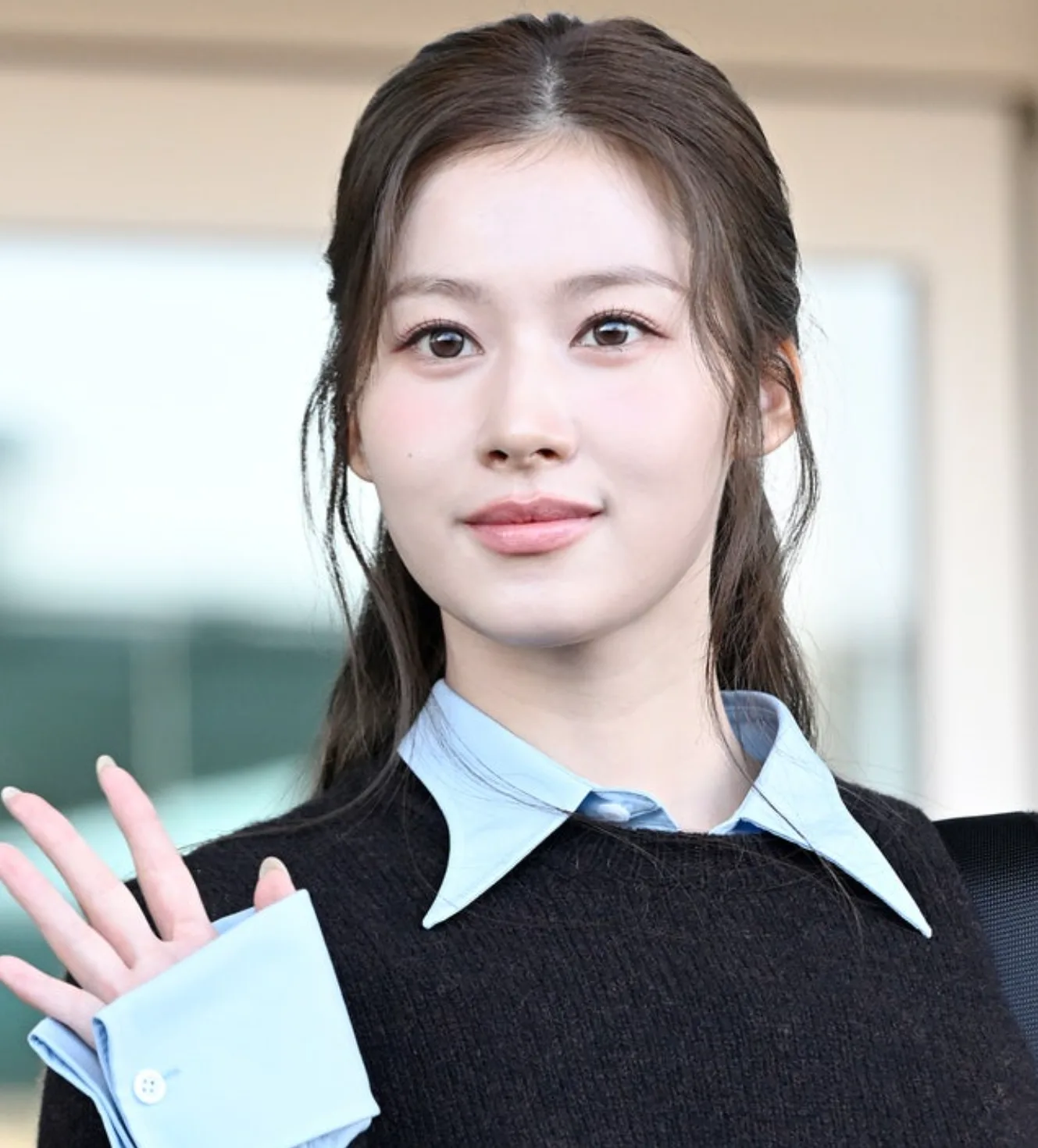 트와이스 사나 밀라노 출국 프라다 프레피룩 공항패션