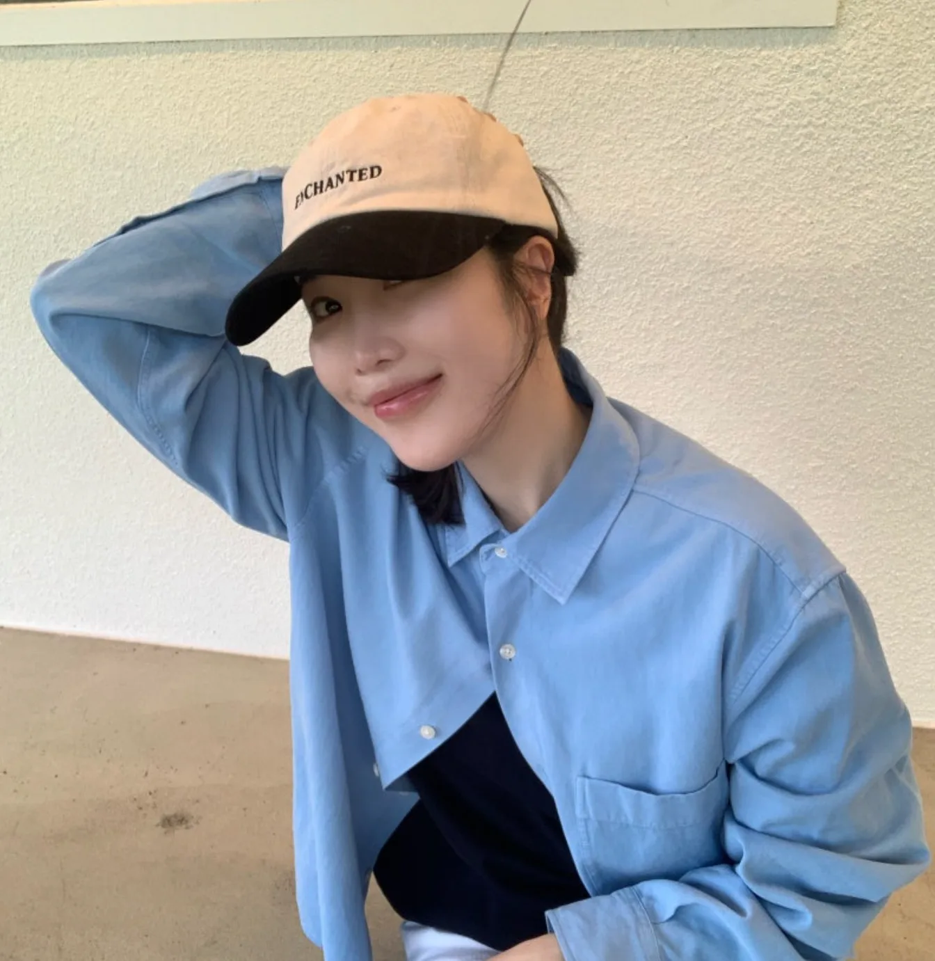 다비치 이해리 사복 패션! 소라색 셔츠 온러닝 운동화 코디 다비치 이해리 사복 패션! 소라색 셔츠 온러닝 운동화 코디