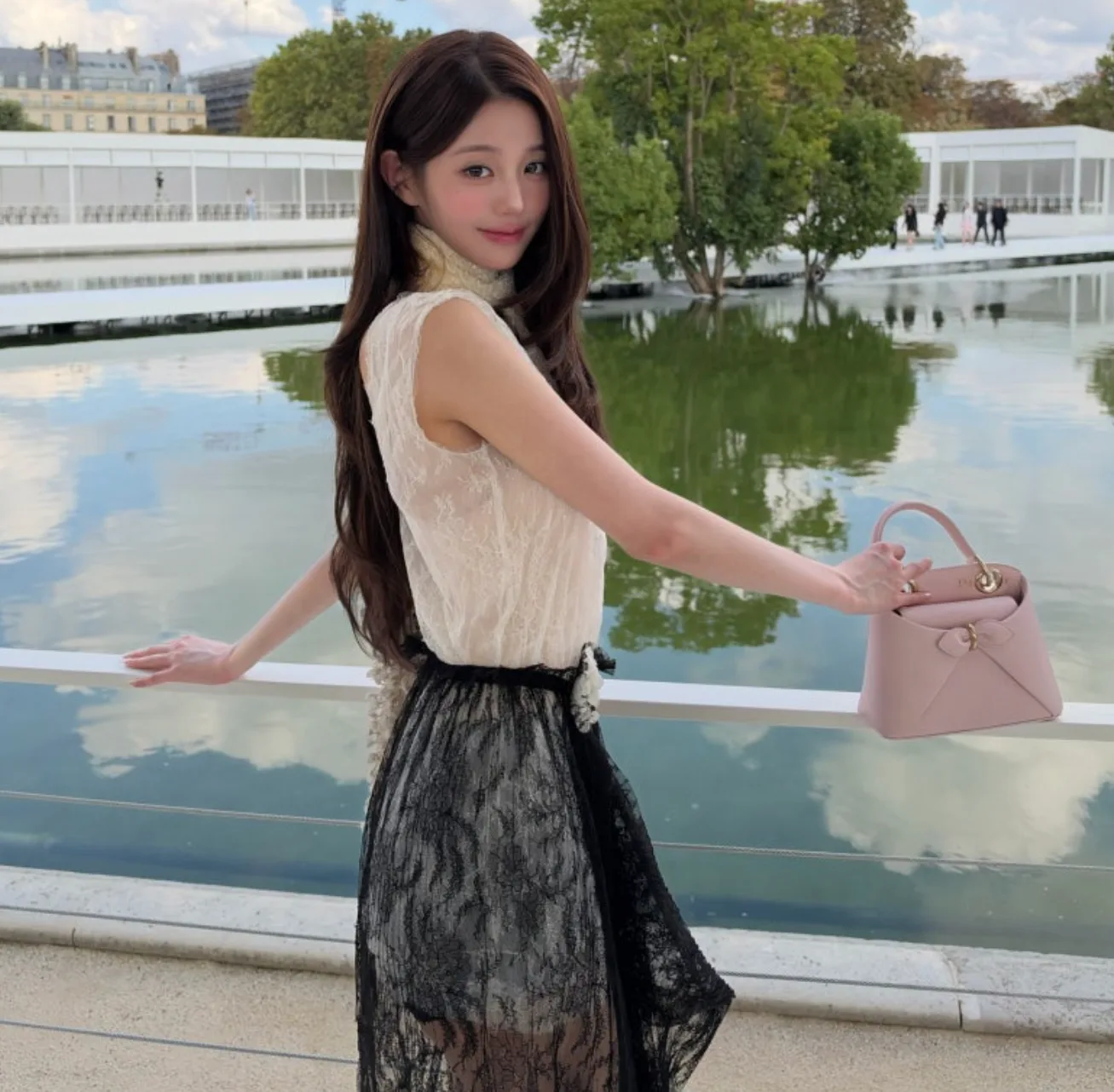 장원영 디올 아이보리 레이스 톱 리본 스카프 블랙 시스루 레이스 롱스커트 패션